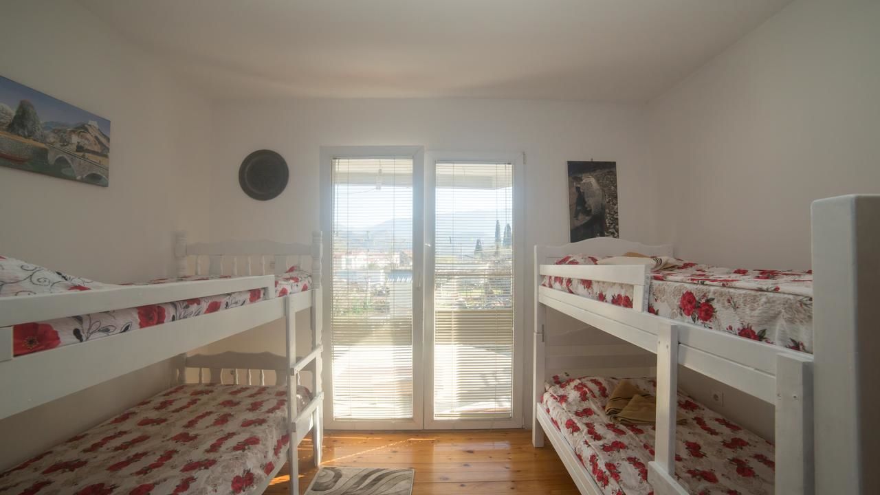 Хостелы Honey House Hostel Вирпазар