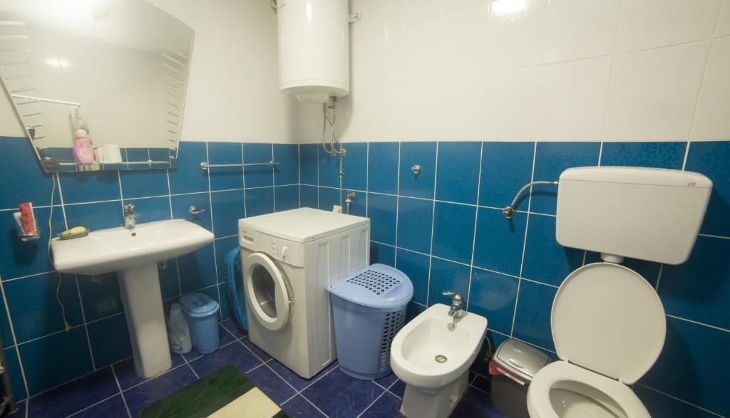 Хостелы Honey House Hostel Вирпазар