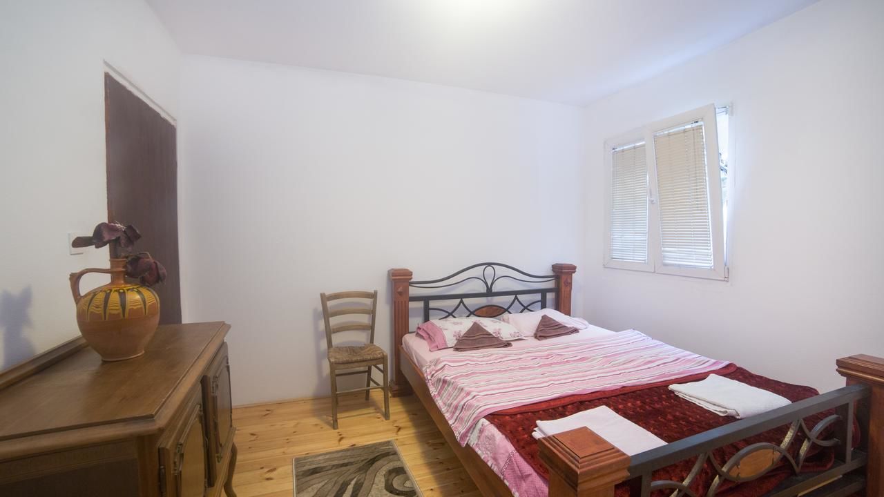 Хостелы Honey House Hostel Вирпазар