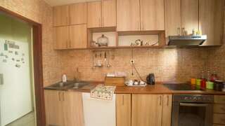 Хостелы Honey House Hostel Вирпазар Трехместный номер-29