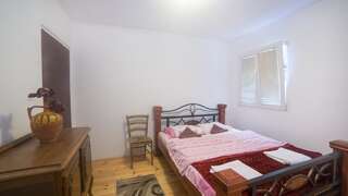 Хостелы Honey House Hostel Вирпазар Стандартный двухместный номер с 1 кроватью-9