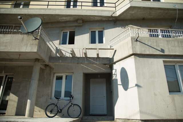 Хостелы Honey House Hostel Вирпазар-23